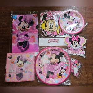 .New in the bag Minnie Happy birthday decorations